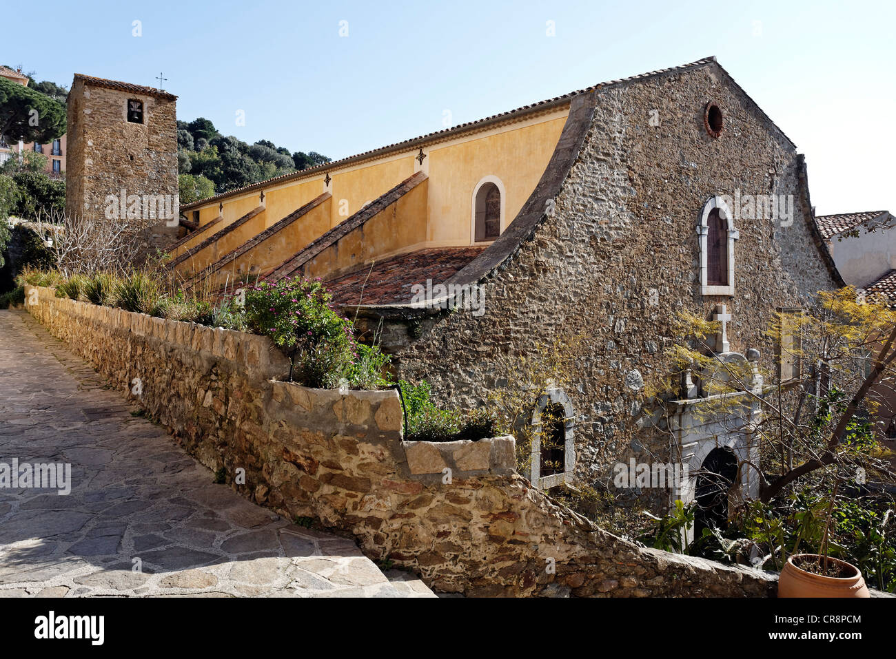 Vecchia chiesa di St.Trophyme, Bormes-les-Mimosas, Regione Provence-Alpes-Côte d'Azur, in Francia, in Europa Foto Stock