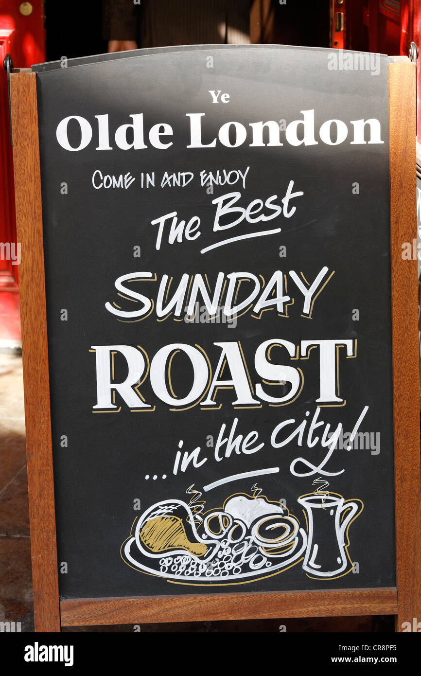 Il miglior Arrosto domenicale nella città, la scheda nella parte anteriore di un pub nella città di Londra, Inghilterra, Regno Unito, Europa Foto Stock