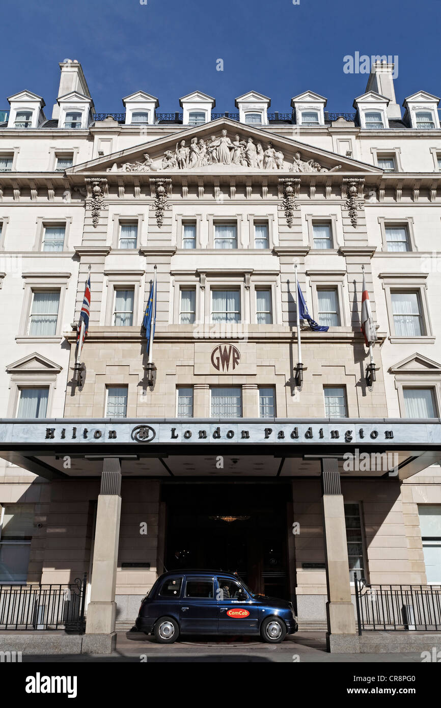 Una facciata storica, ingresso Hotel Hilton, London Paddington Station di Londra, Inghilterra, Regno Unito, Europa Foto Stock
