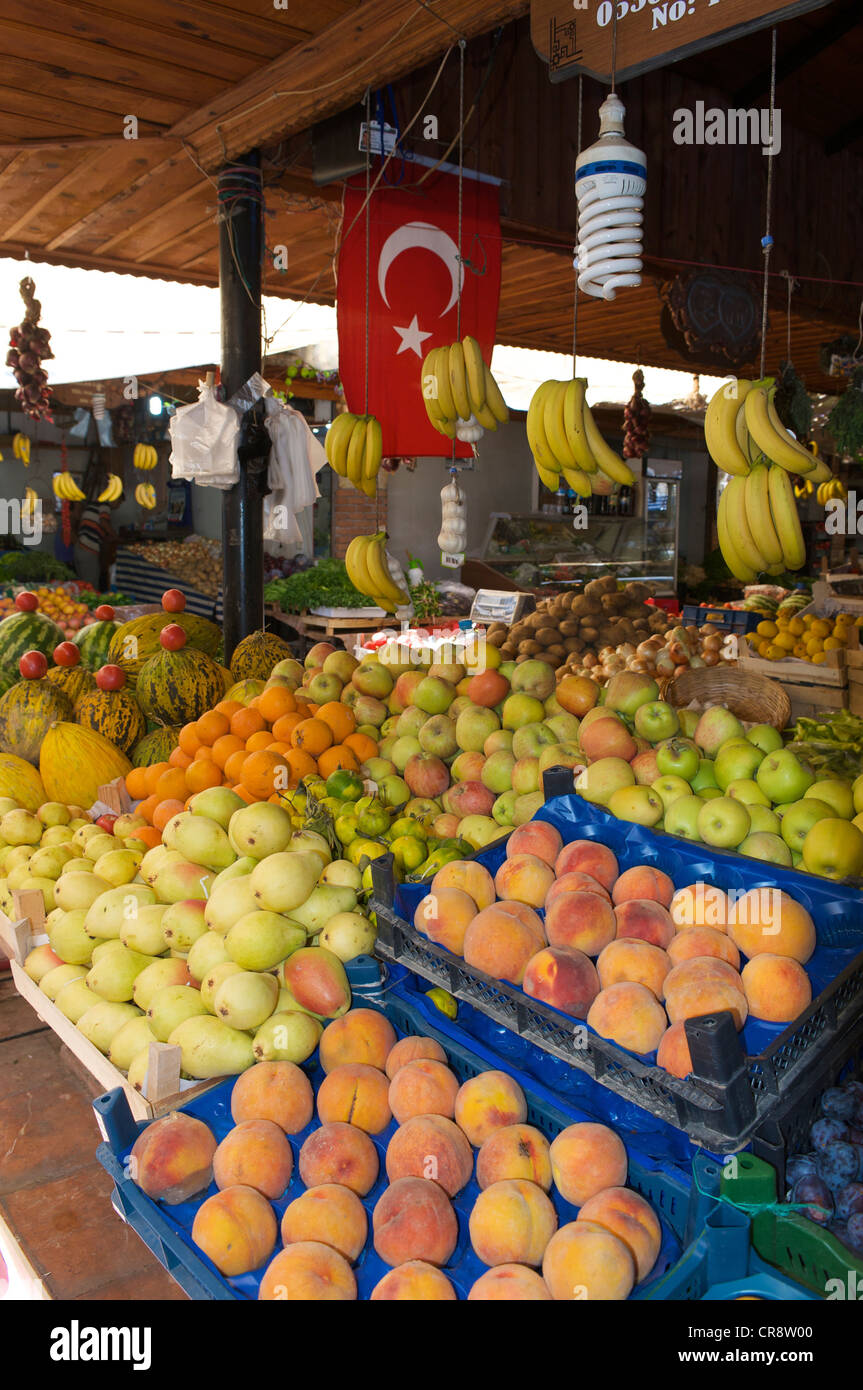 Pressione di stallo di frutta al mercato di Fethiye, Costa Turca dell'Egeo, Turchia Foto Stock