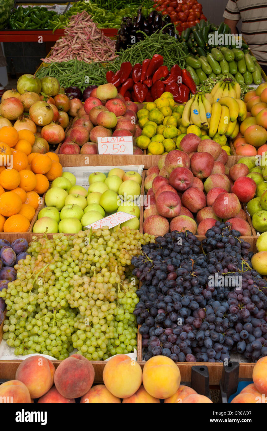 Pressione di stallo di frutta al mercato di Fethiye, Costa Turca dell'Egeo, Turchia Foto Stock