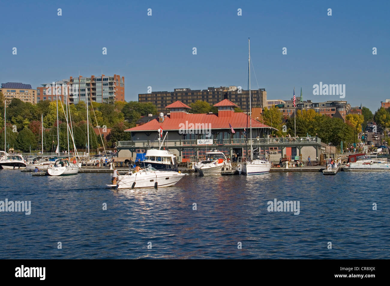 Waterfront con skyline, barche, marina, Lago Champlain, Burlington, Vermont, New England, STATI UNITI D'AMERICA Foto Stock