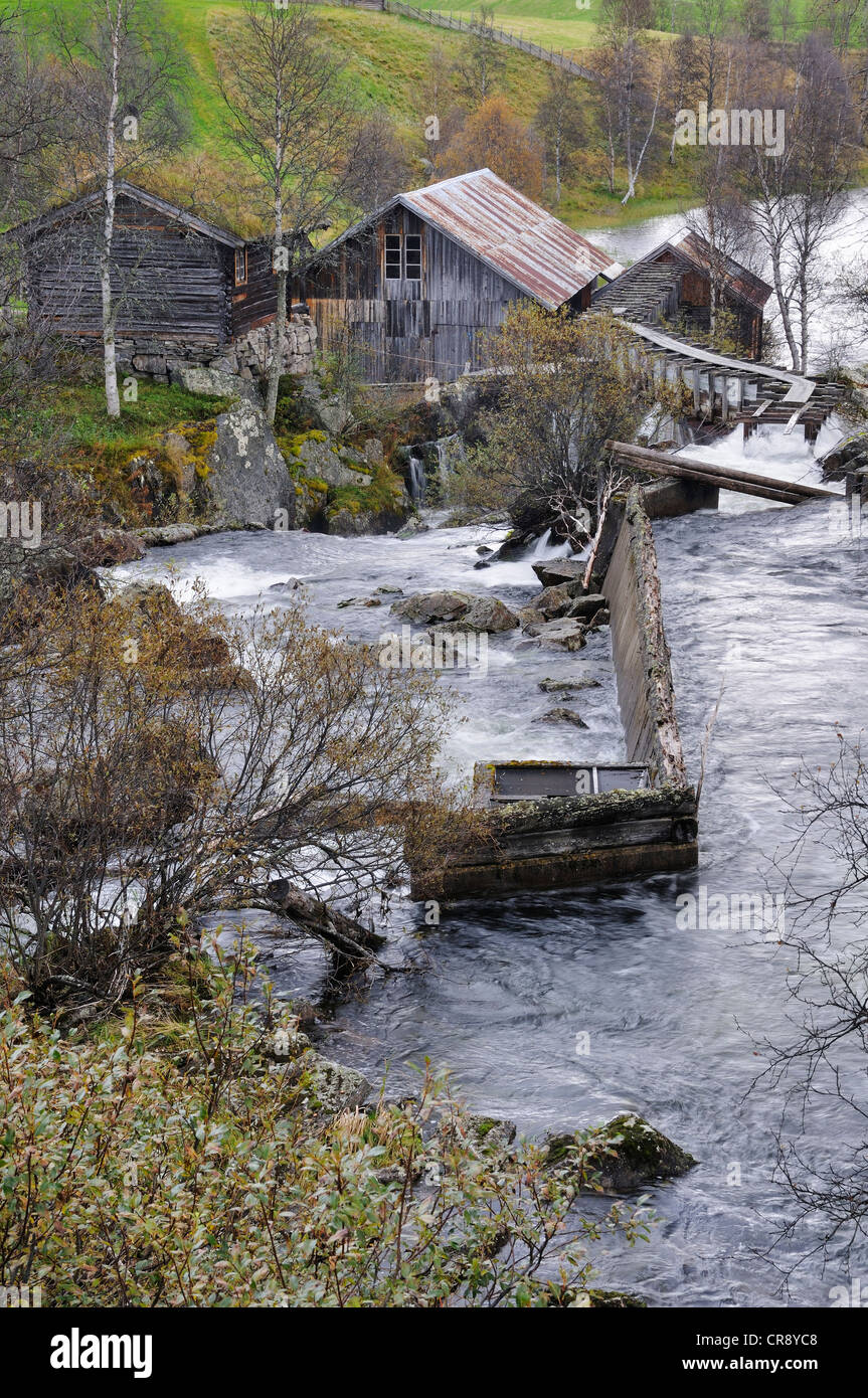 Storico mulino ad acqua sulla E27, Norvegia, Europa Foto Stock