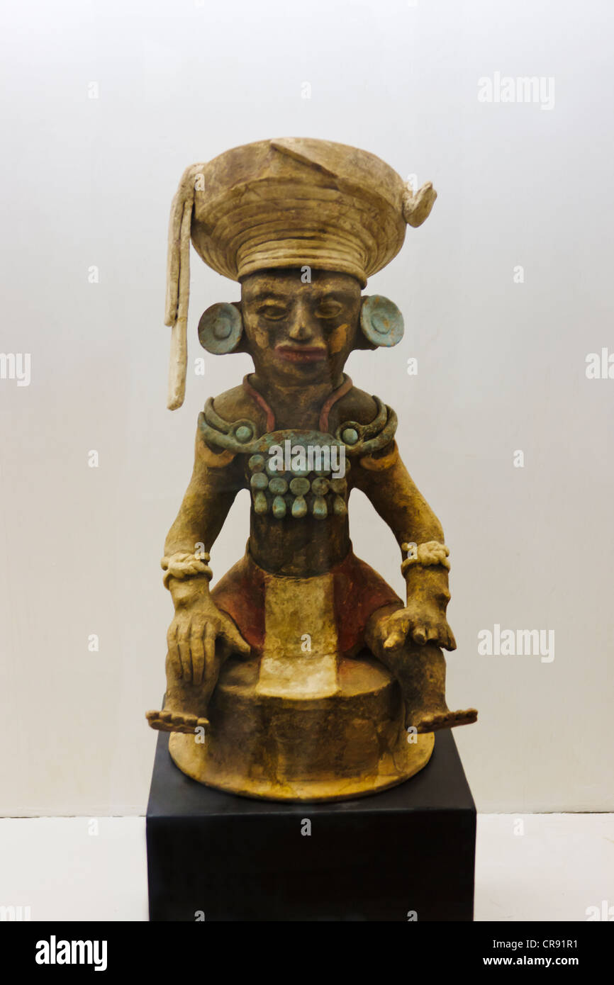 Figura scolpita presso Copan rovine, sito maya di Copan, sito Patrimonio Mondiale dell'UNESCO, Honduras Foto Stock