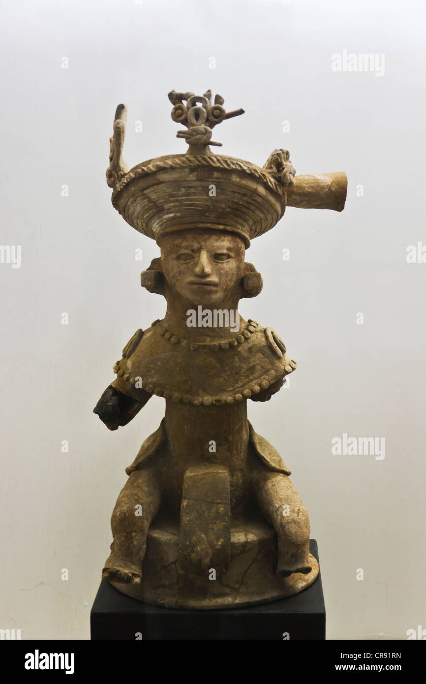 Figura scolpita presso Copan rovine, sito maya di Copan, sito Patrimonio Mondiale dell'UNESCO, Honduras Foto Stock