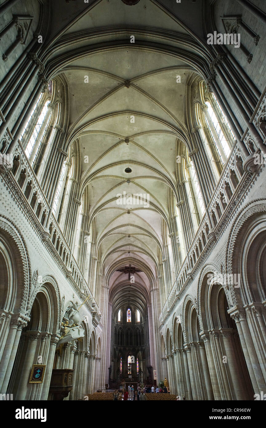 Cattedrale di Bayeux, navata, in Normandia, Francia, Europa Foto Stock