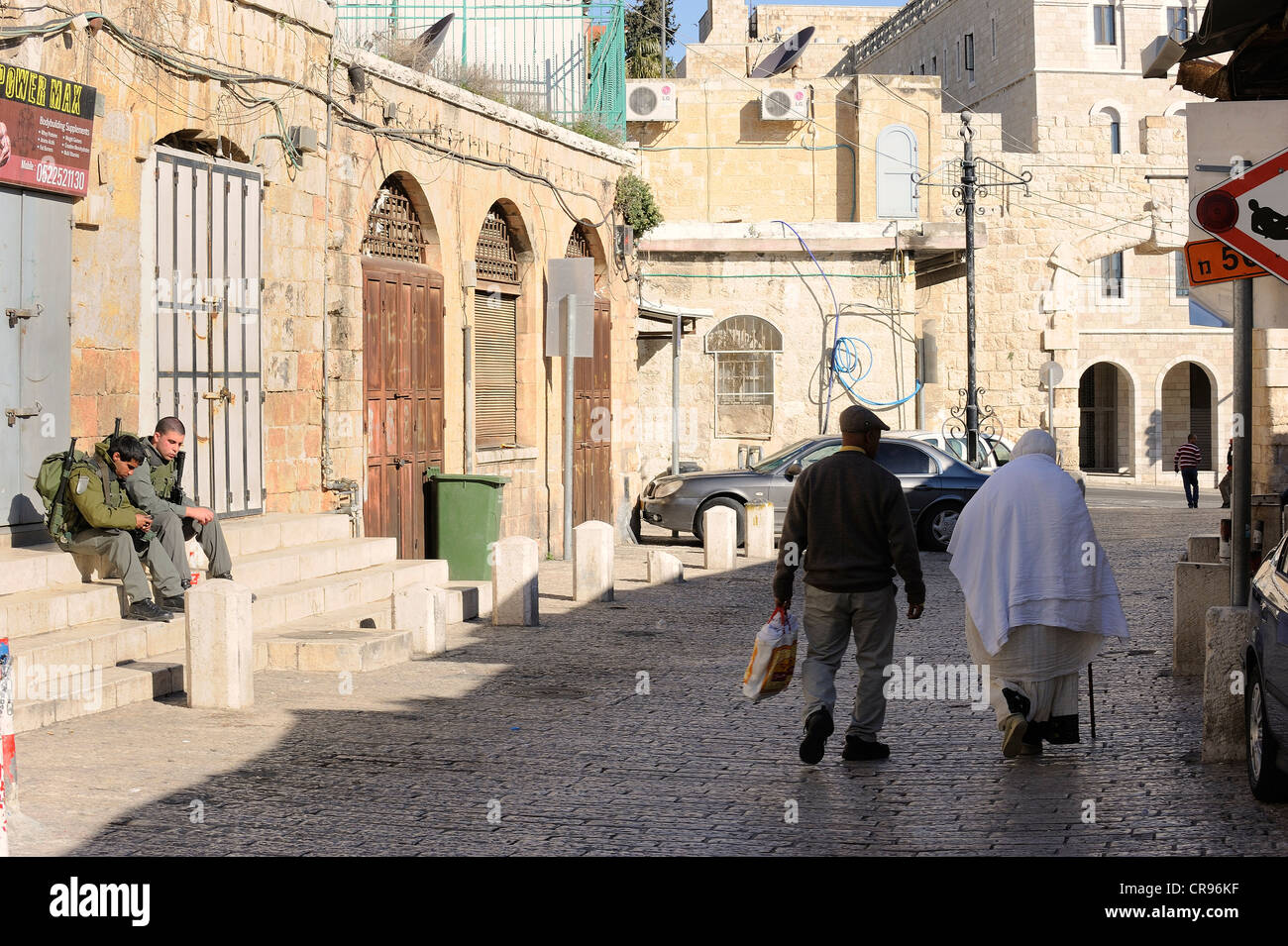Soldati israeliani e palestinesi nel quartiere cristiano nella Città Vecchia di Gerusalemme, Israele, Medio Oriente Foto Stock