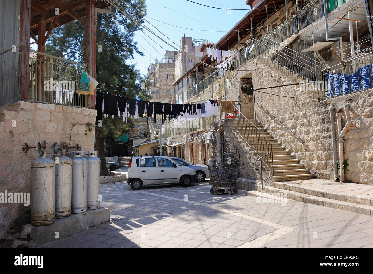 Ben mantenuti del quartiere residenziale con tipiche case nel distretto di Me'a she'arim o Mea Shearim, Gerusalemme, Israele Foto Stock