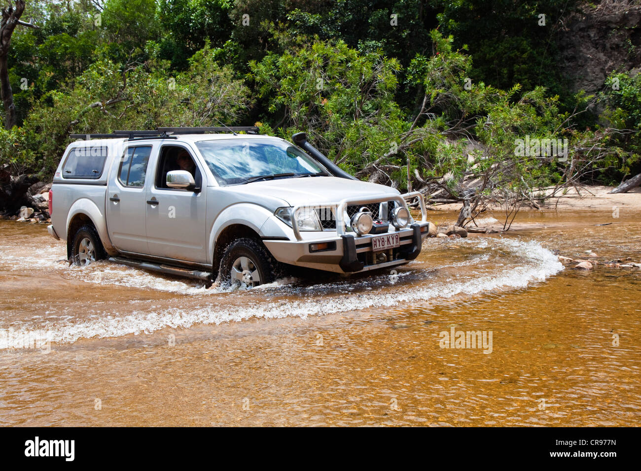 Jeep attraversando il fiume Archer, Cape York Peninsula, Queensland del nord Australia Foto Stock