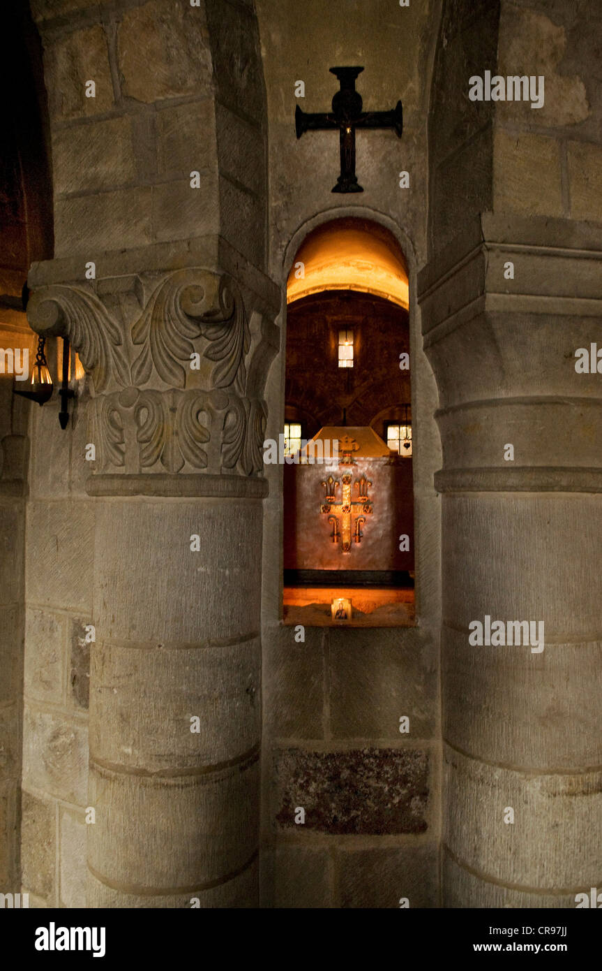 La cripta della Basilica di Saint-Benoit-sur-Loire, Abbazia di Fleury, costruita a partire dal 1020 in stile romanico, Saint-Benoît-sur-Loire Foto Stock