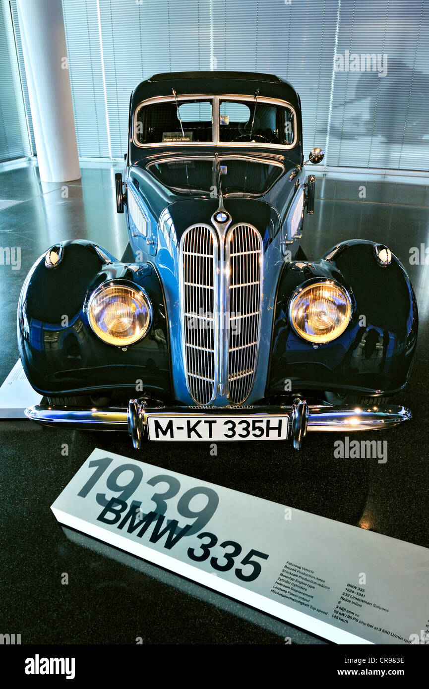 BMW 335, museo BMW Monaco di Baviera, Germania, Europa Foto Stock