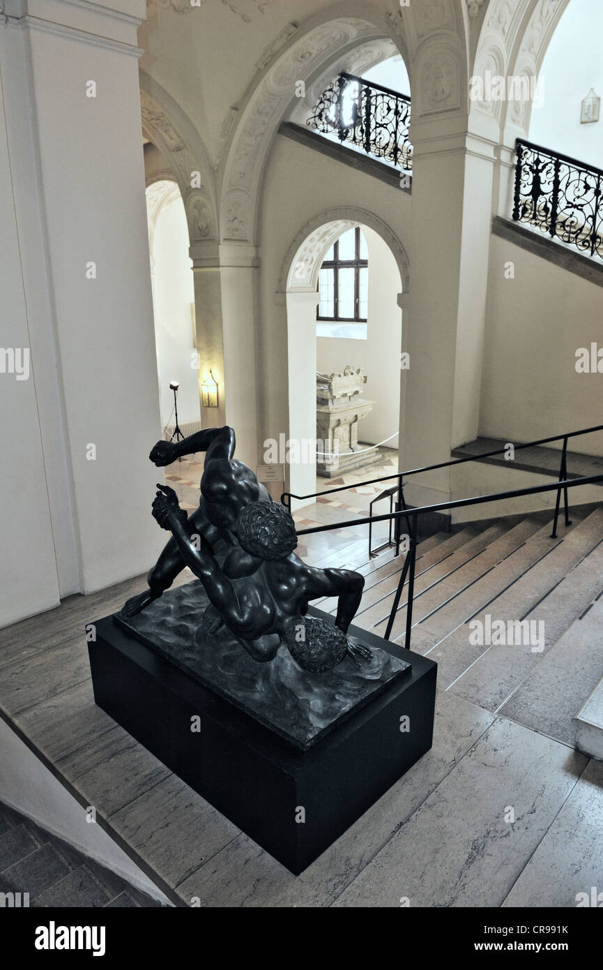 Entrata e scale, scultura di lottatori, Firenze dal 1700, bronzo replica, Museo Nazionale Bavarese Foto Stock
