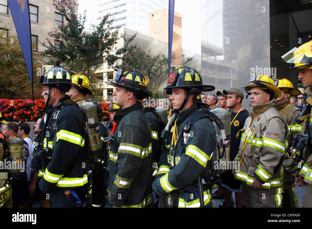 Vigili del fuoco da tutta la Virginia onore ai soccorritori di emergenza che perirono durante 9/11 Twin Tower di attacchi di Richmond, Virginia Foto Stock