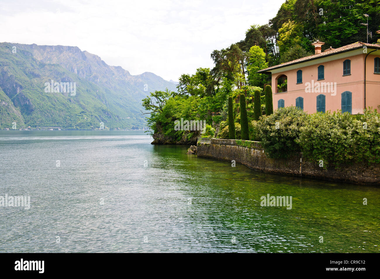 Panoramico vista attraverso il lago da Bellagio,città,Candenabbia,Tremezzo, Menagio,Ville di lusso,laghi italiani,Lago di Como,Italia Foto Stock