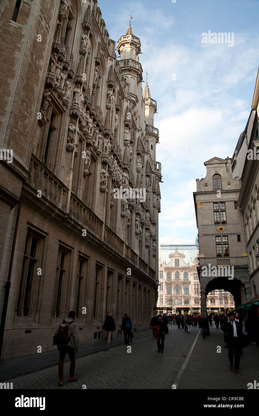 Hotel de Ville sulla Rue Charles Buls off Grand Place o Grote Markt Bruxelles Belgio Foto Stock