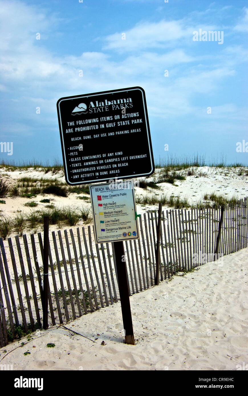Gulf Shores Alabama State parchi spiaggia dune giorno uso parcheggio regole segno condizione di mare flag di avviso Foto Stock