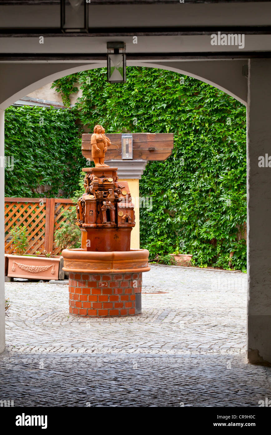 Scultura in argilla a un cortile - Meißen, Saxonia, Germania, Europa Foto Stock