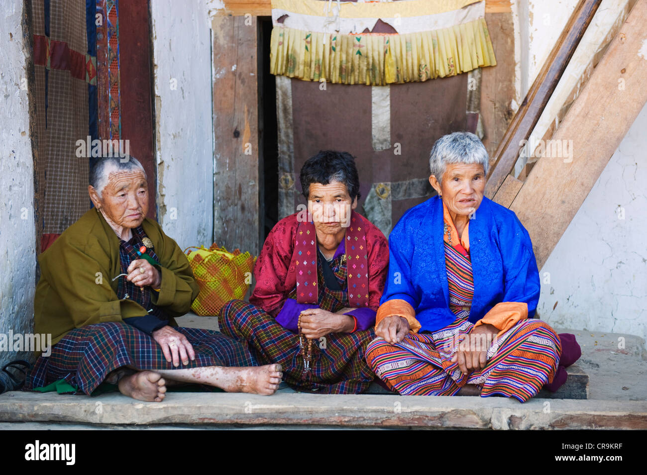 Gli spettatori a Tsechu festival, Gangtey Gompa Monastero, Phobjikha valley, Bhutan, Asia Foto Stock