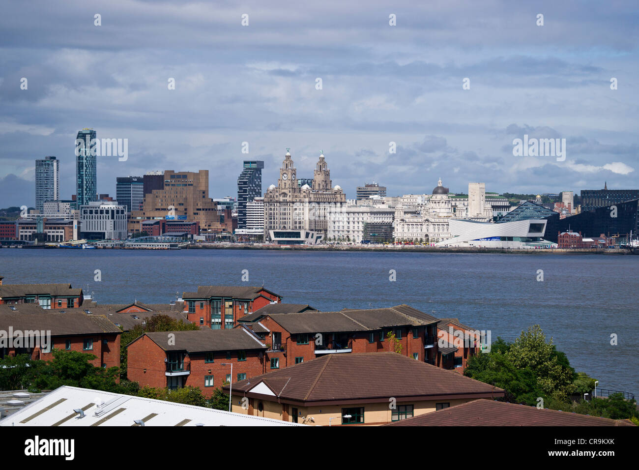 Viste dal St Marys tower Birkenhead del Liverpool waterfront e Cammel Lairds costruzione navale. Foto Stock