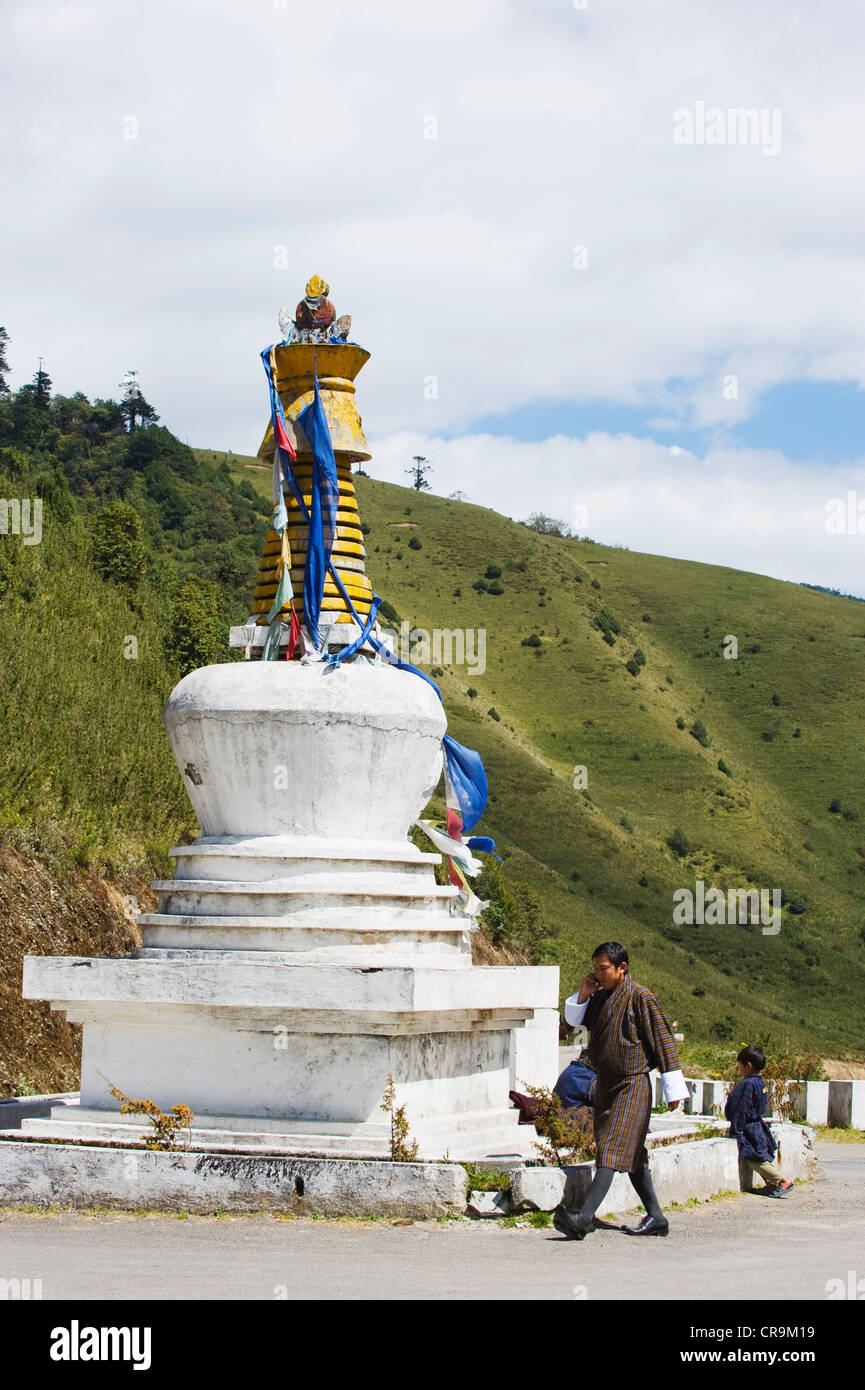 Stupa al Pele La pass (3420m), la Montagna Nera, Bhutan Asia Foto Stock