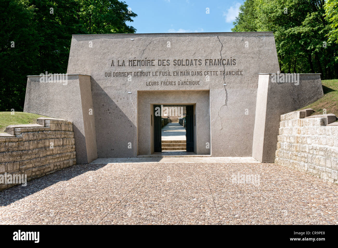 L'ingresso alla trincea di baionette memorial, Verdun, Francia Foto Stock