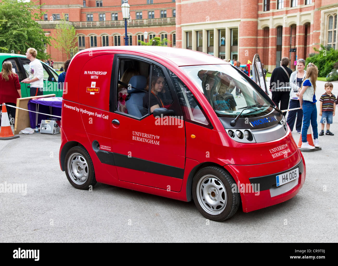 Cella a combustibile idrogeno "micro cabina' veicoli presso la comunità open day, Università di Birmingham, Birmingham, Inghilterra, Regno Unito Foto Stock