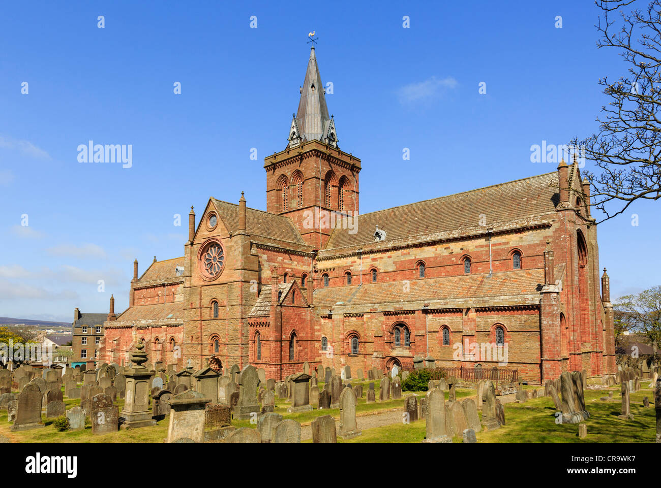 Romanica del XII secolo San Magnus Cathedral a Kirkwall, isole Orcadi Scozia, Regno Unito è la più settentrionale in Gran Bretagna Foto Stock
