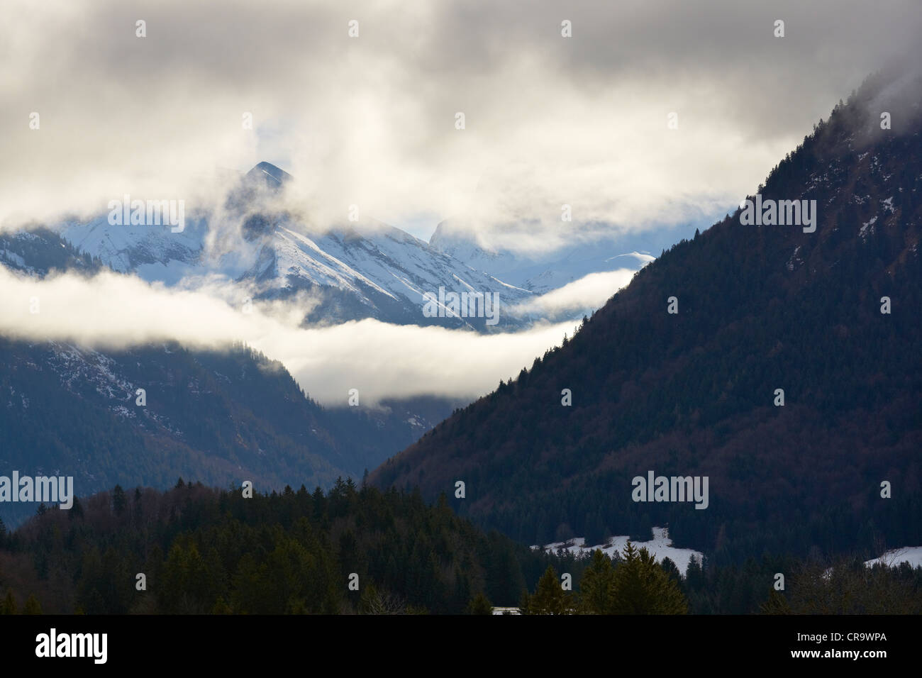 Nuvole sopra la valle Trettach Foto Stock