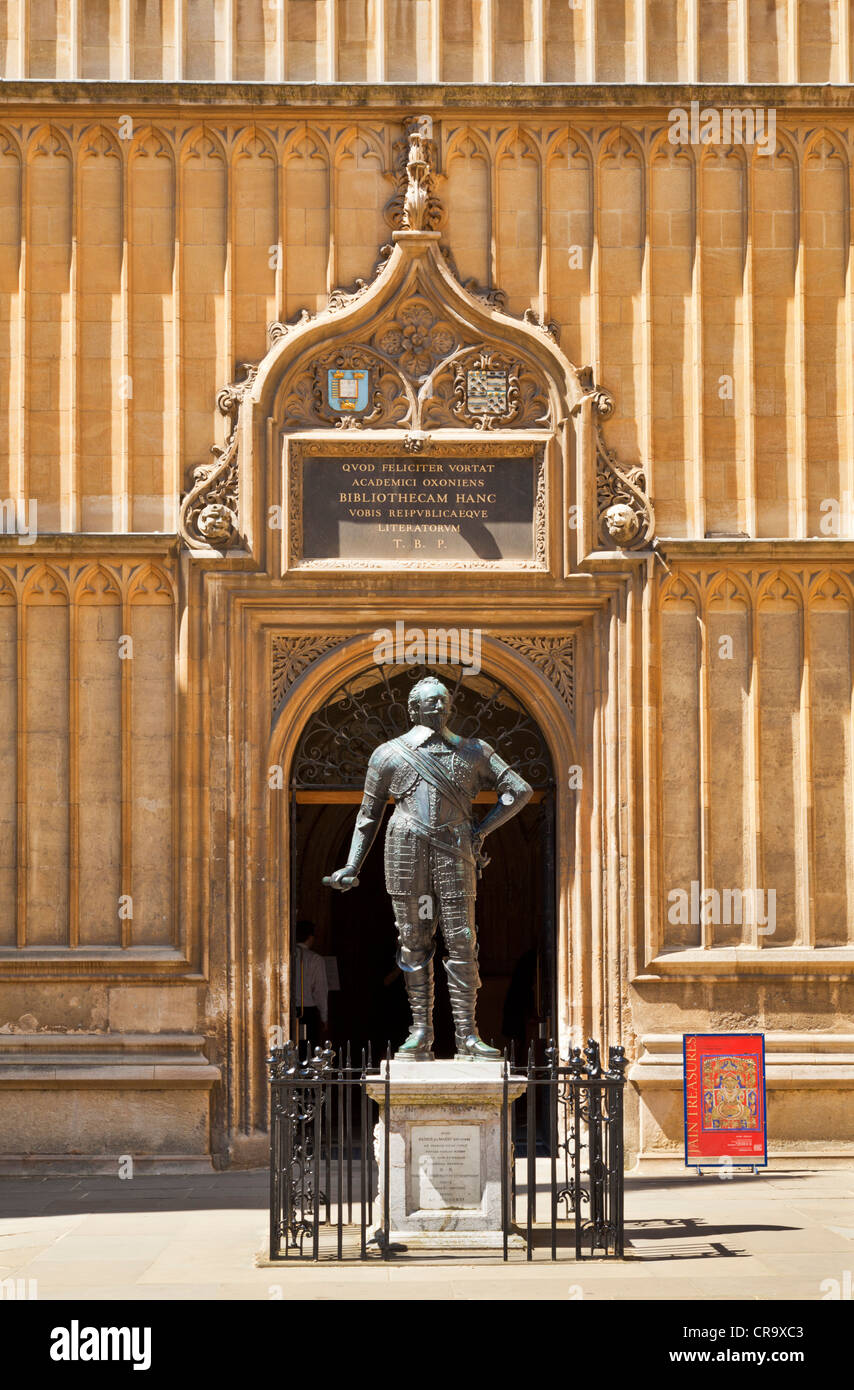 Statua di William Herbert conte di Pembroke in la Libreria di Bodleian Quad Oxford University Oxfordshire England Regno Unito GB EU Europe Foto Stock
