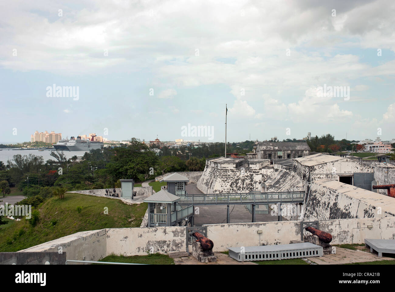 Fort Charlotte a Nassau, Bahamas, affacciato sul complesso Atlantis e cruise port Foto Stock