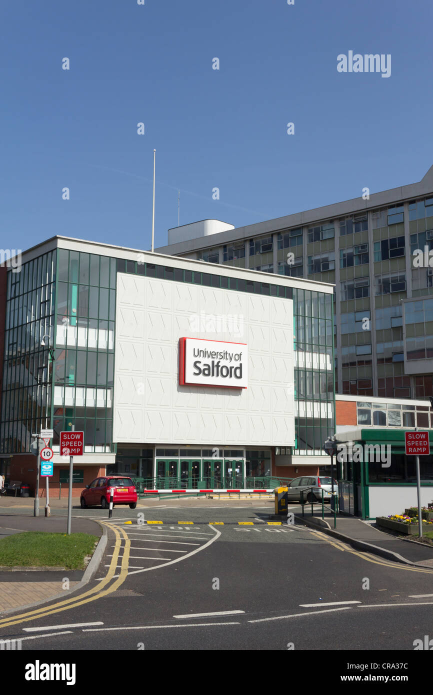 Università di Salford veicolo ingresso, barriera di sicurezza e Lodge at Maxwell House sulla Crescent, Salford Foto Stock