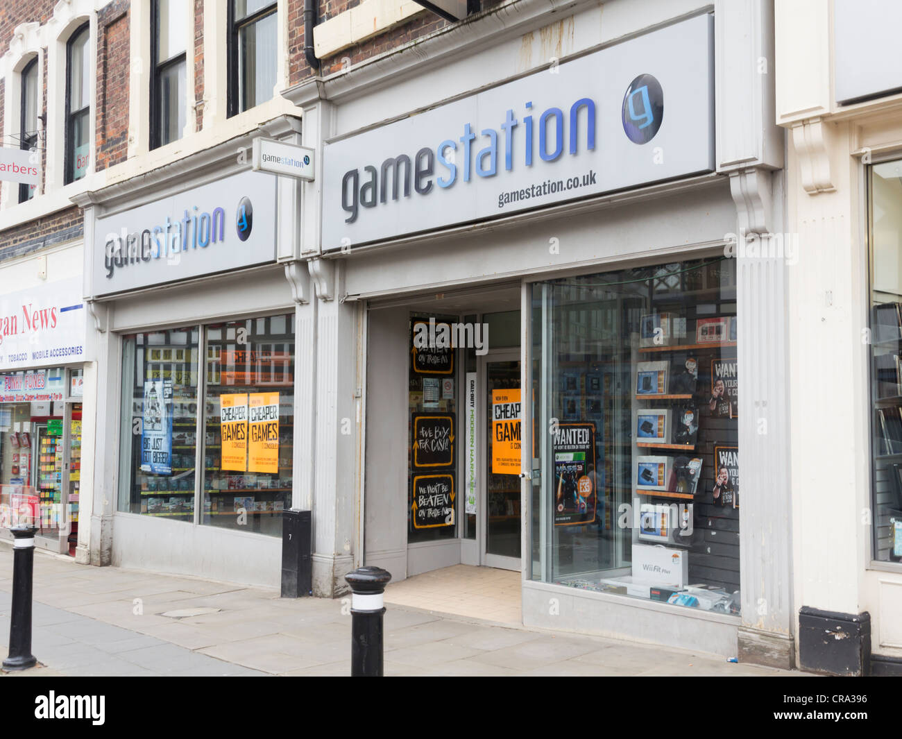 Gamestation shop sul luogo di mercato, Wigan. Gamestation vendere nuovi e usati computer console giochi. Foto Stock