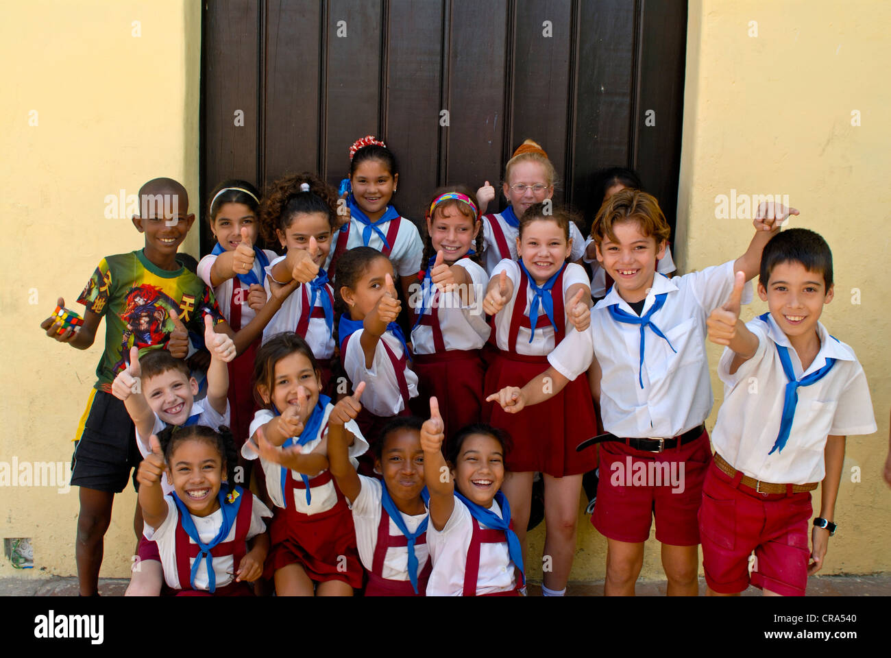 Scolari in uniforme scolastica a Camaguey, Cuba, Caraibi Foto Stock