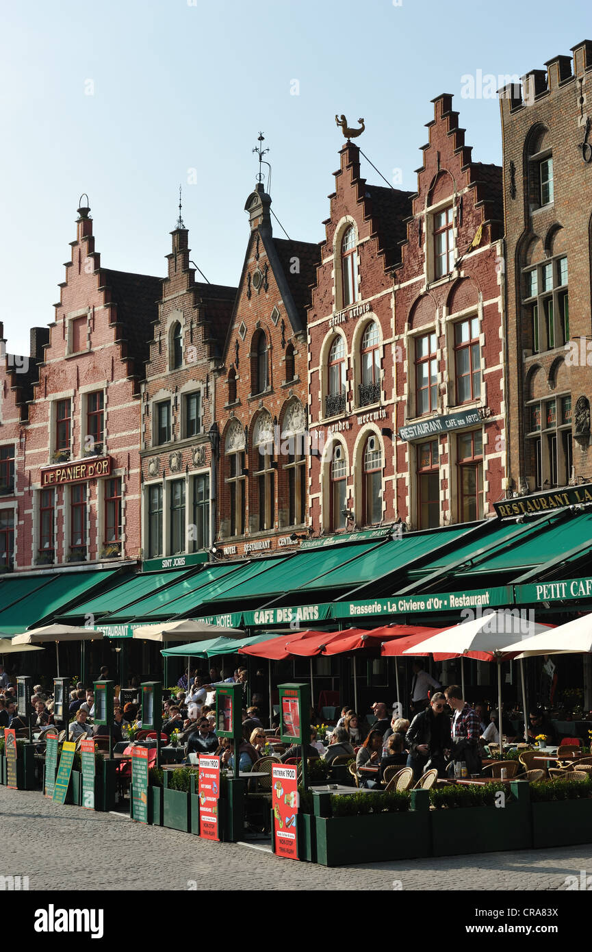 Ristorante Le Terrazze sulla piazza del mercato di Bruges, Fiandre, in Belgio, Europa Foto Stock