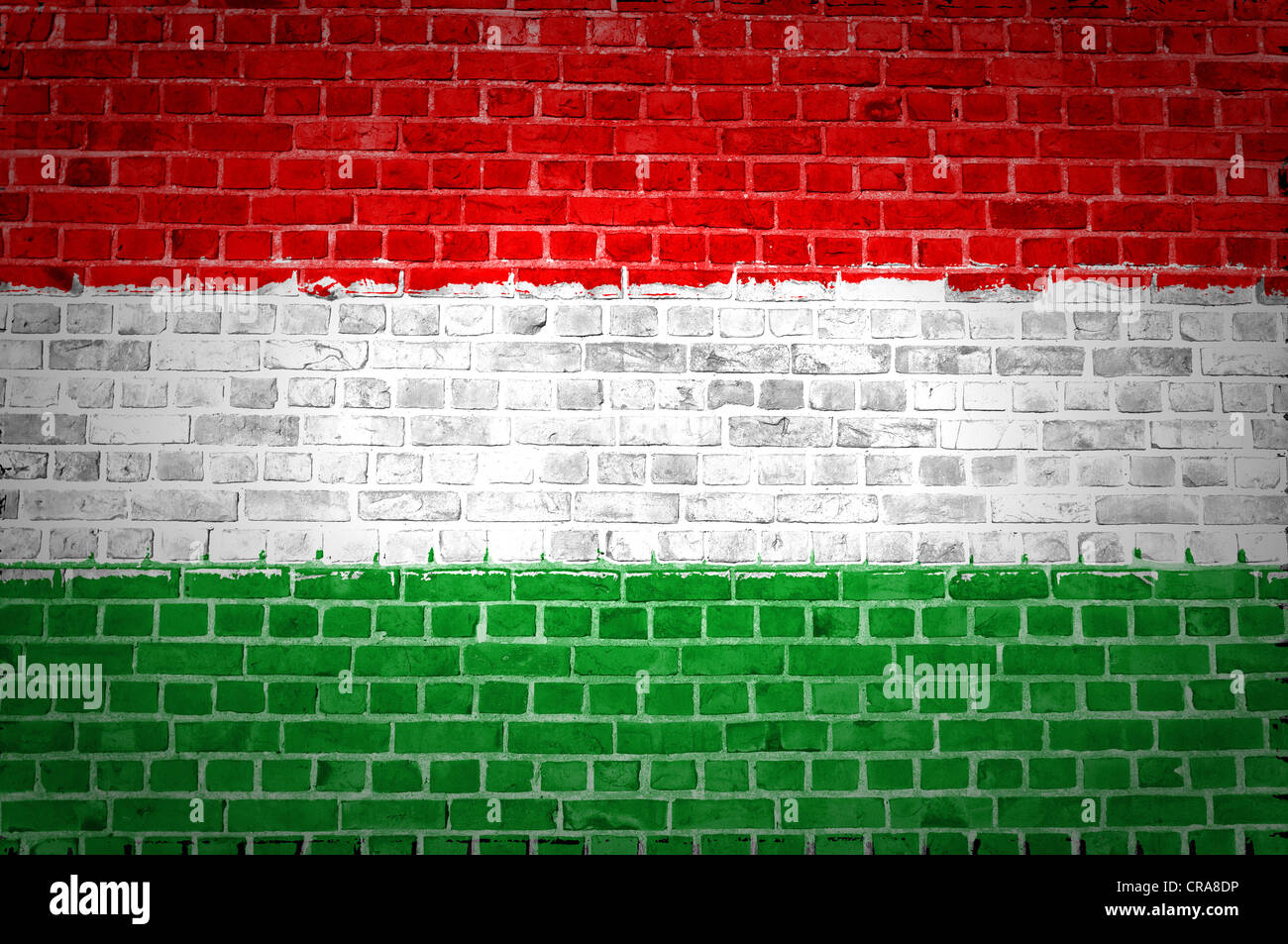 Un'immagine dell'Ungheria bandiera dipinta su un muro di mattoni in una collocazione urbana Foto Stock