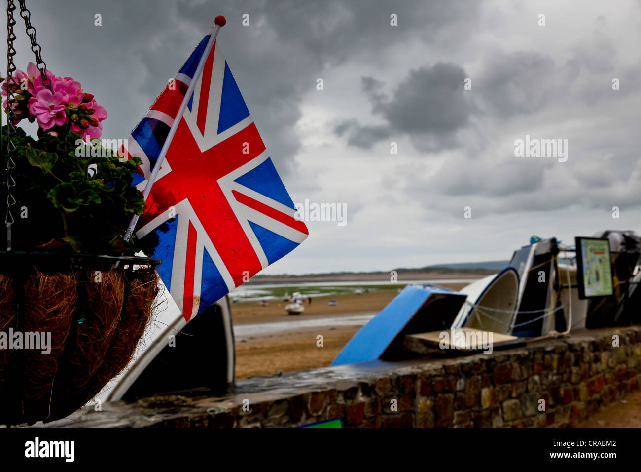 Un Tipicamente Inglese Vacanza Al Mare Con La Pioggia Sulla