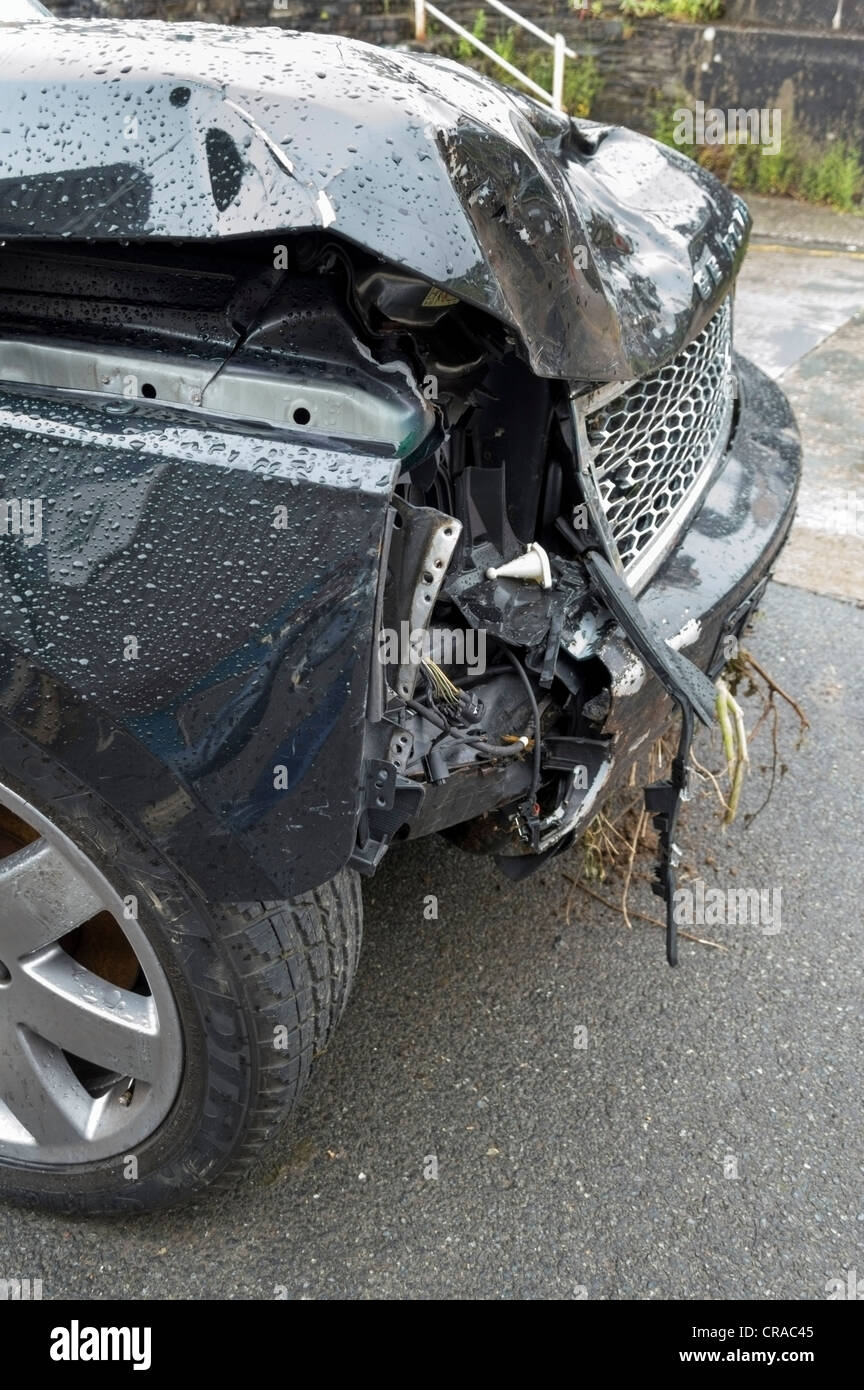 Scatafascio Range Rover 4x4 veicolo di lusso dopo incidente auto Foto Stock