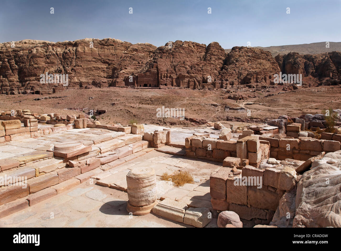 Valle del Tombe Reali, Royal parete, Tempio dei leoni alati, Petra, la città capitale del Nabataeans, rock city Foto Stock