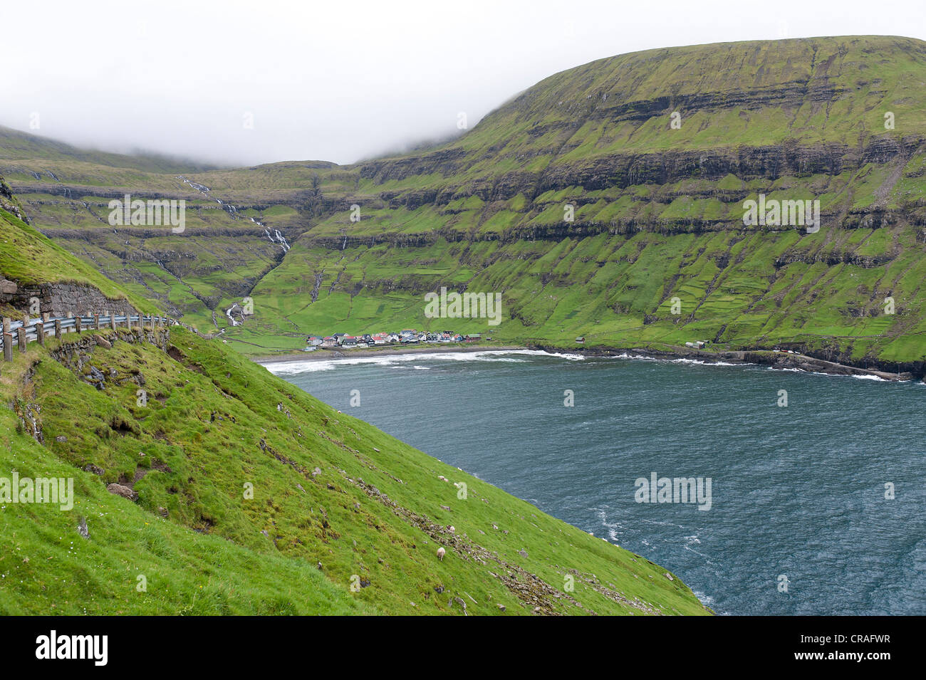 Baia di Tjørnuvík, Tjoernuvik, Streymoy, Isole Faerøer, Danimarca, Atlantico del Nord Foto Stock