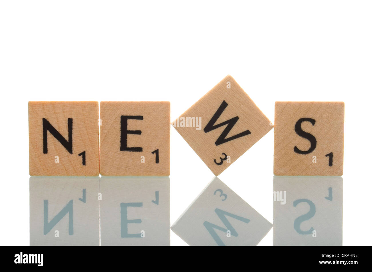Lettera le piastrelle che formano la parola News Foto Stock