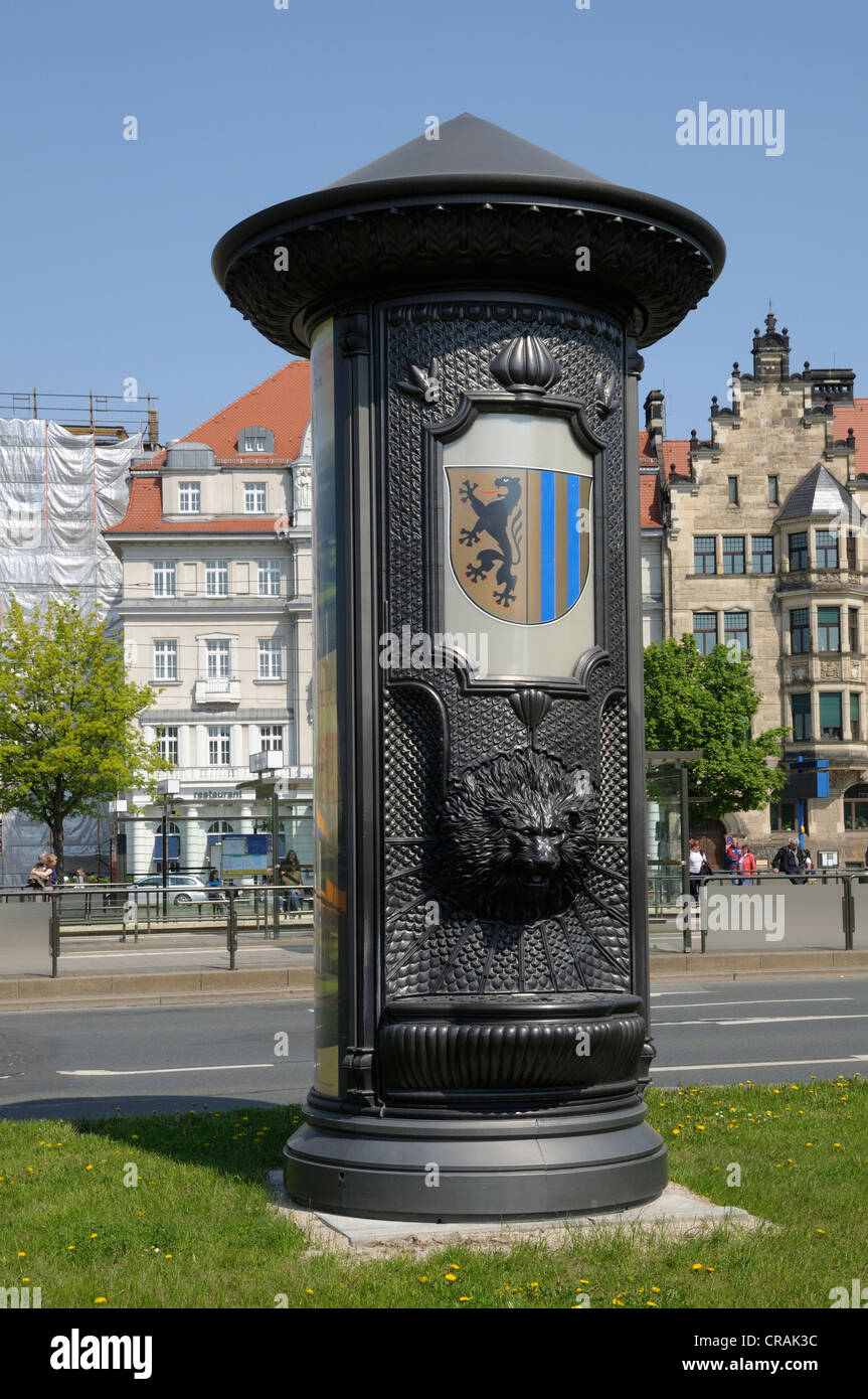 Pubblicità colonna con fontana, Troendlinring, Lipsia, Sassonia, Germania, Europa Foto Stock