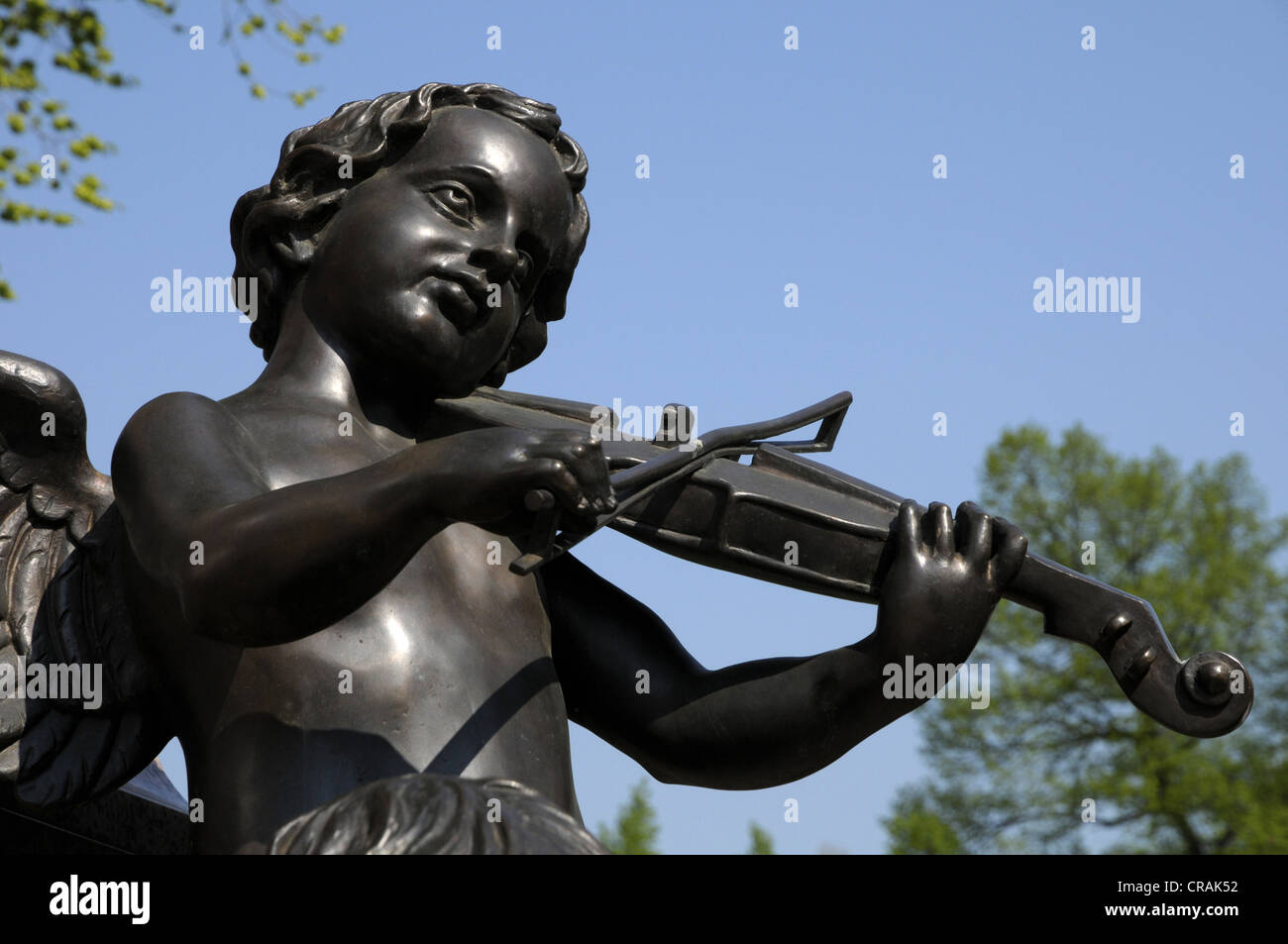 Angelo a suonare il violino, statua sul monumento a Felix Mendelssohn Bartholdy, Lipsia, Sassonia, Germania, Europa Foto Stock