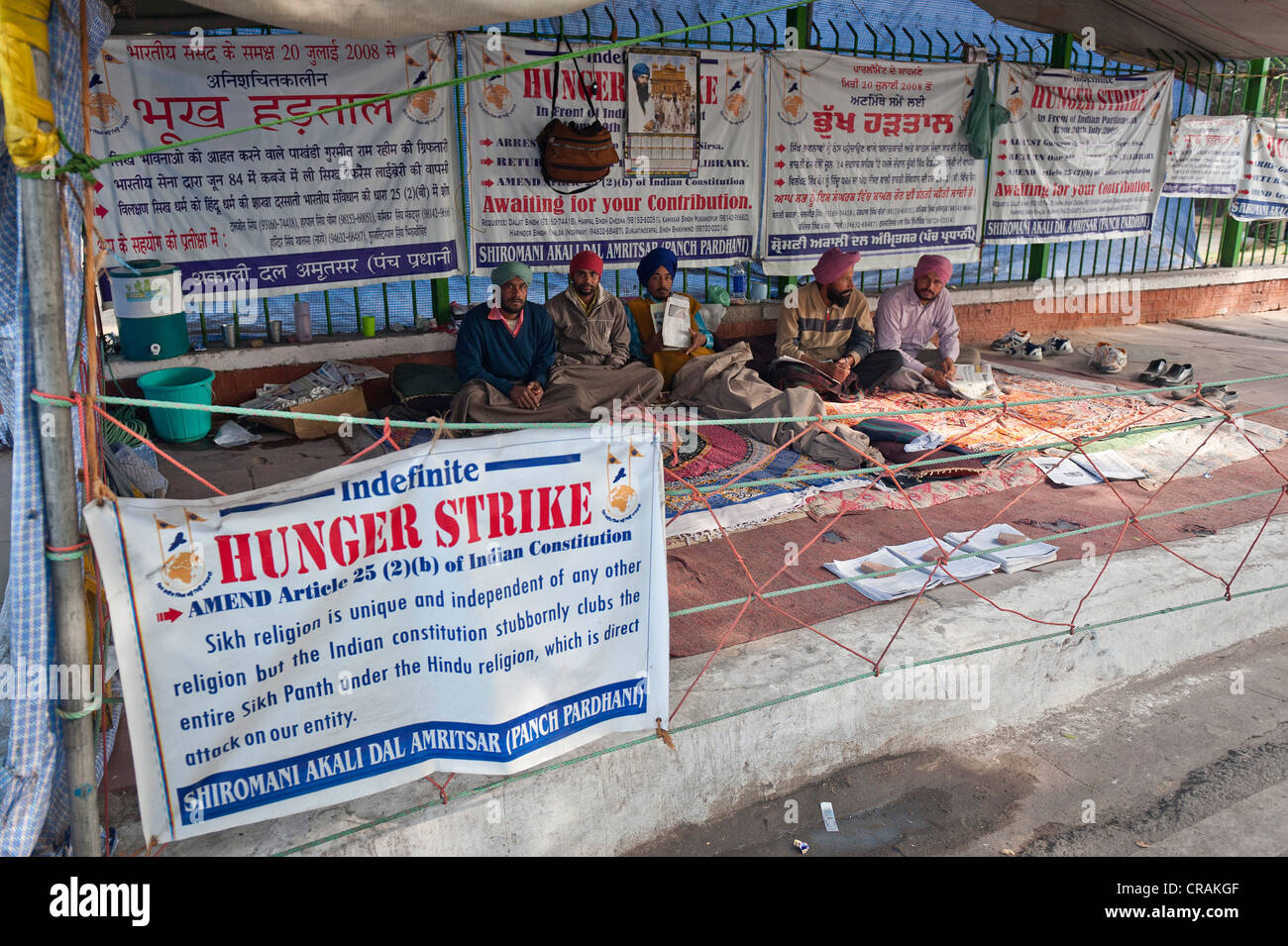 I manifestanti in sciopero della fame, Jantar Mantar, Connaught Place, Delhi, New Delhi, India del Nord, India, Asia Foto Stock