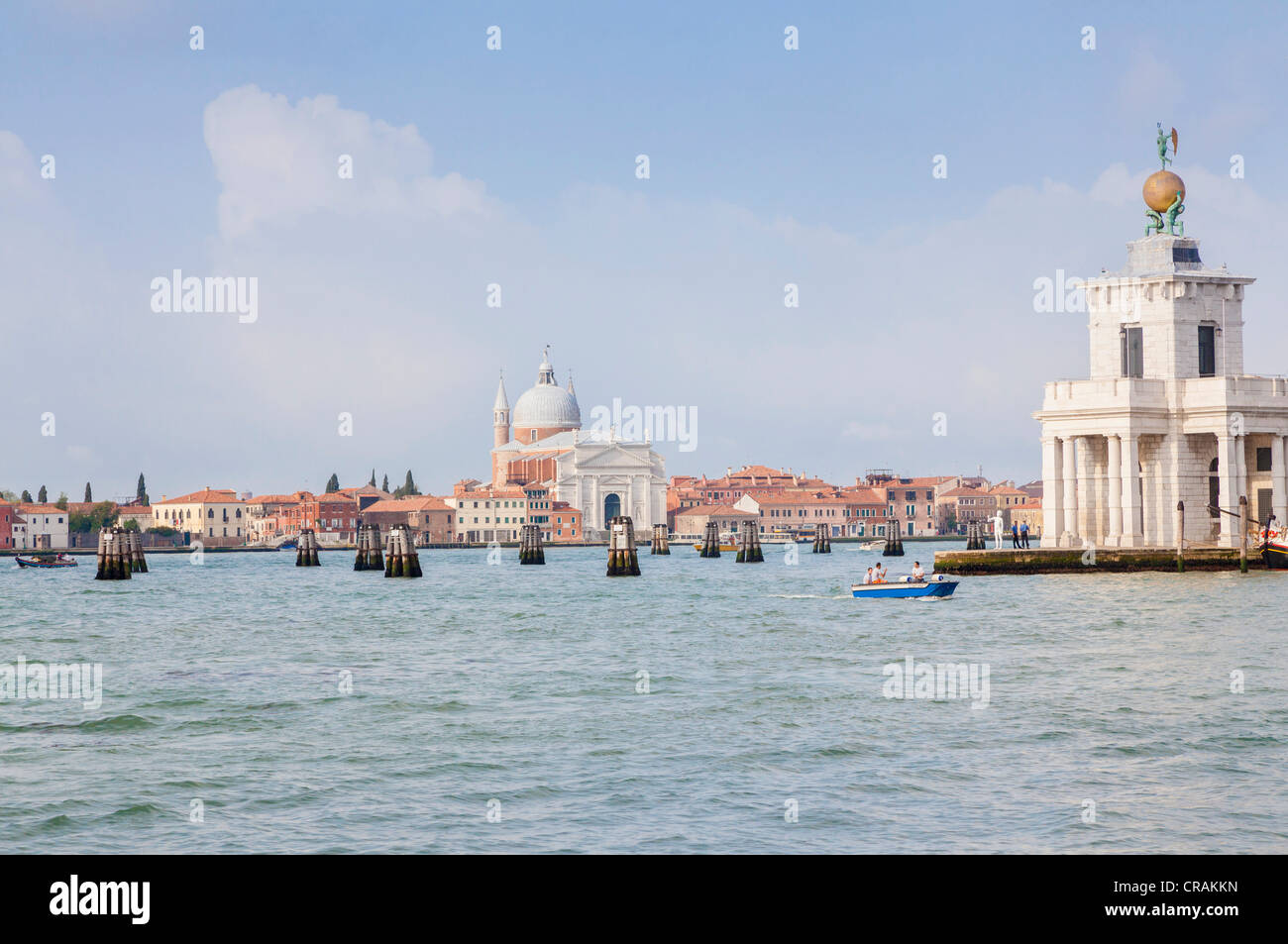 Vista sul Canale San Marco, Venezia verso l'isola della Giudecca. Foto Stock