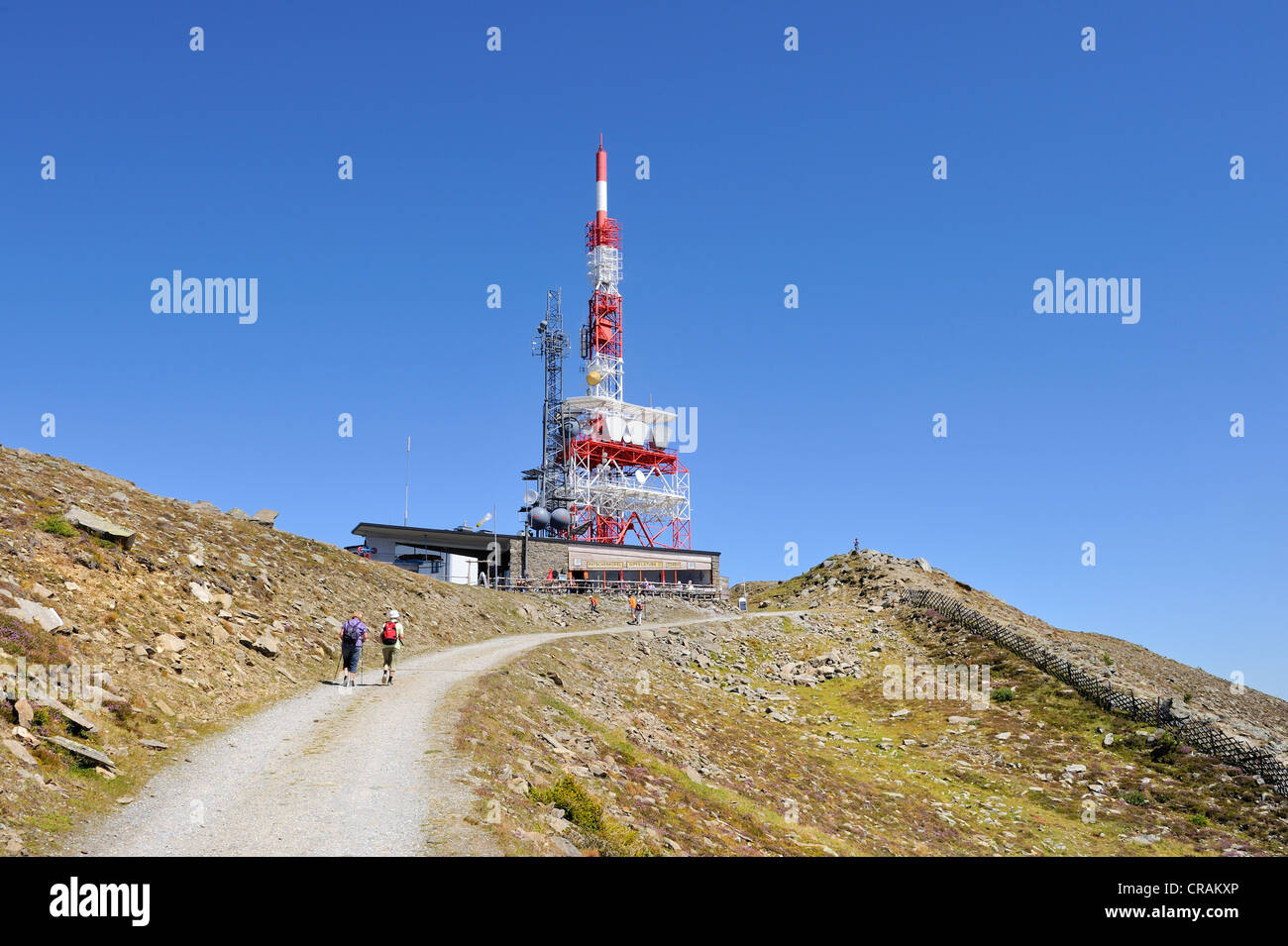 Radio tower on mountain immagini e fotografie stock ad alta risoluzione -  Alamy