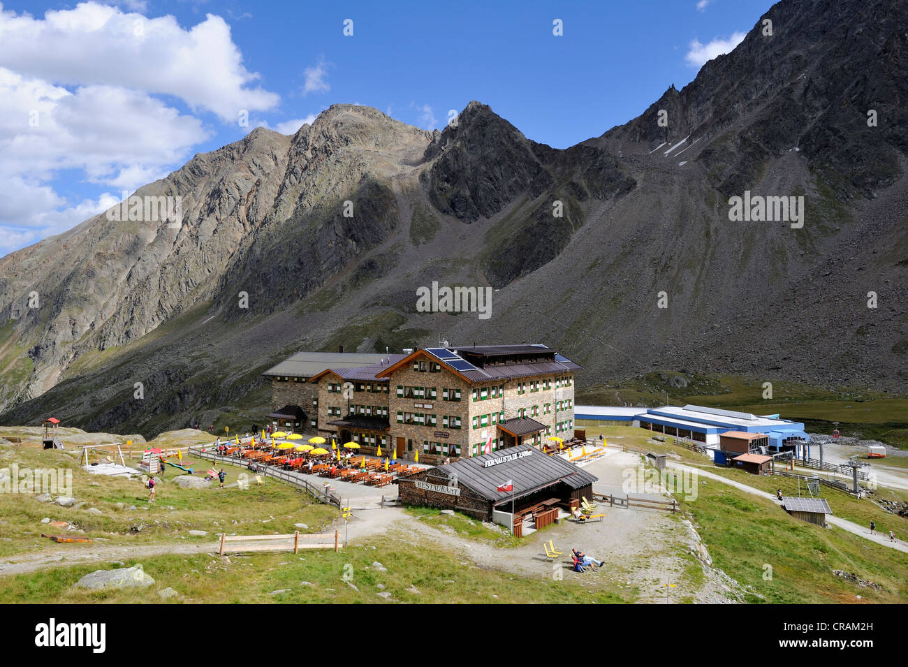 Capanna di Dresda, costruito nel 1887, sul Stubai alta Trail a 2308m, al di sotto del Ghiacciaio dello Stubai in Tirolo, Austria, Europa Foto Stock
