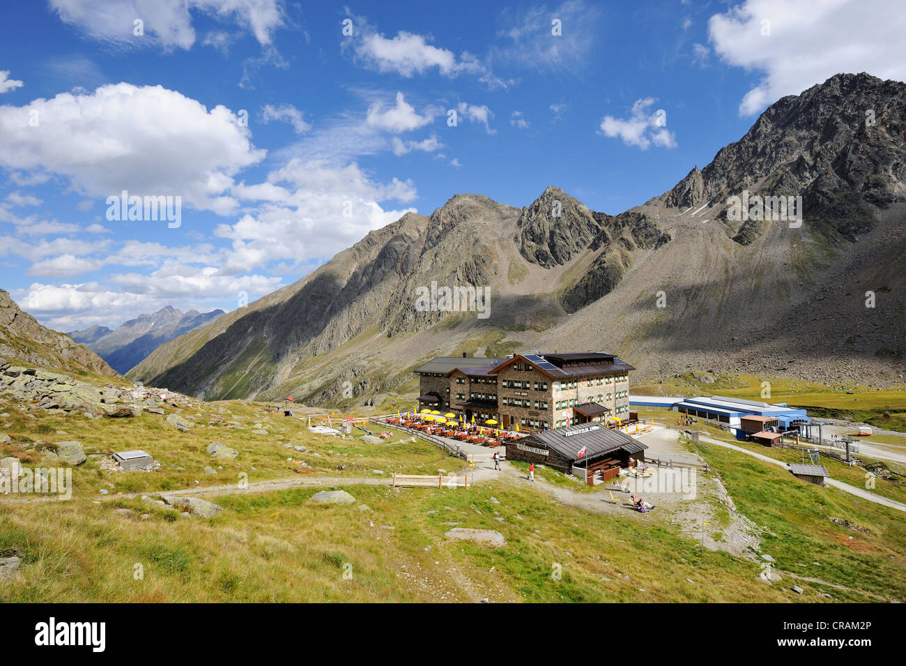 Capanna di Dresda, costruito nel 1887, sul Stubai alta Trail a 2308m, al di sotto del Ghiacciaio dello Stubai in Tirolo, Austria, Europa Foto Stock