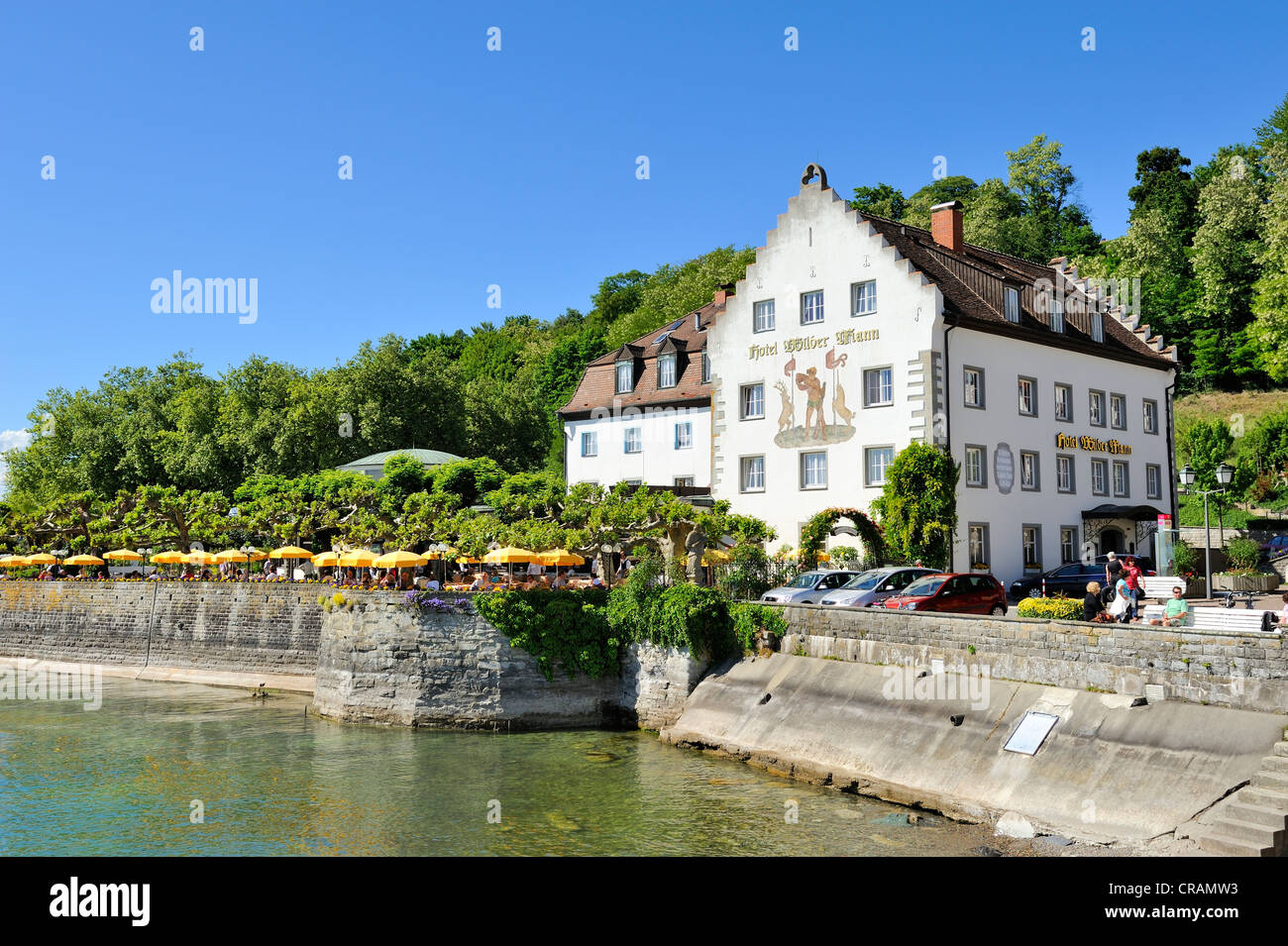 L'hotel e la sala da ballo Zum Wilden Mann al lungomare di Meersburg, Bodenseekreis county, Baden-Wuerttemberg, Germania, Europa Foto Stock