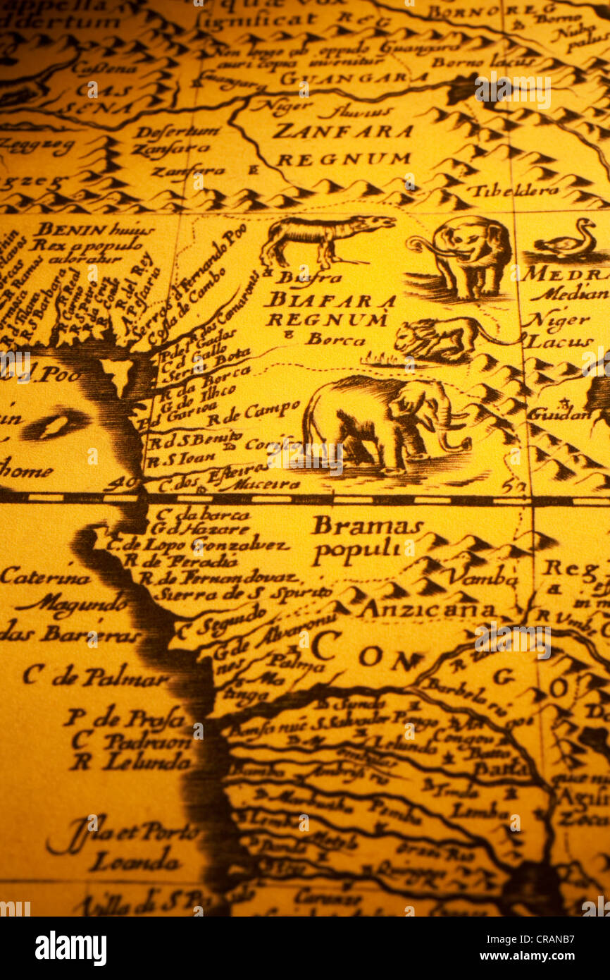 Mappa vecchia di Africa illustrata con immagini di animali. La messa a fuoco è su elefante. Mappa è dal 1640 ed è al di fuori del diritto d'autore. Foto Stock