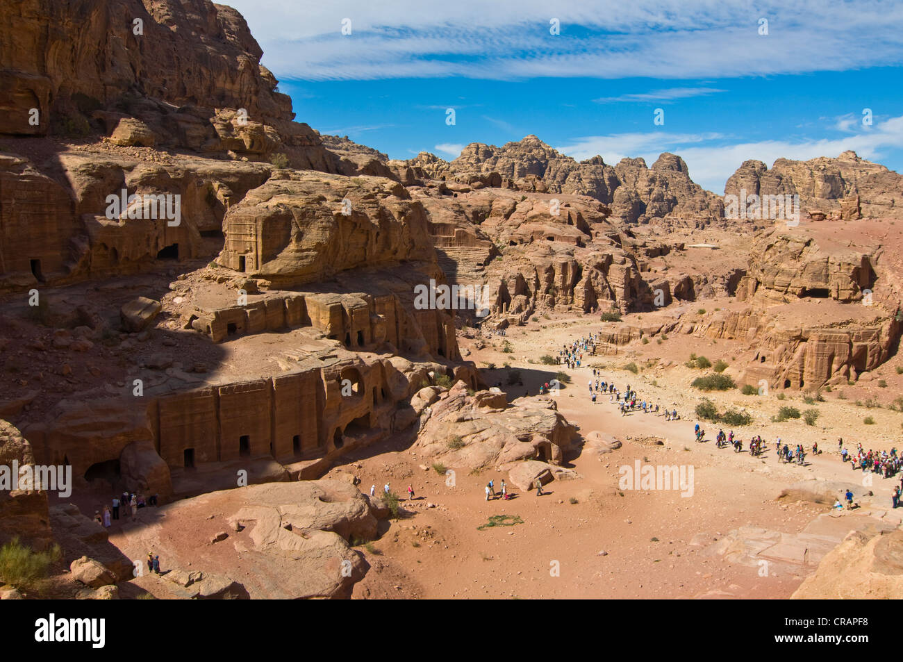 Vista della roccia abbandonata città di Petra, Sito Patrimonio Mondiale dell'UNESCO, Giordania, Medio Oriente Foto Stock